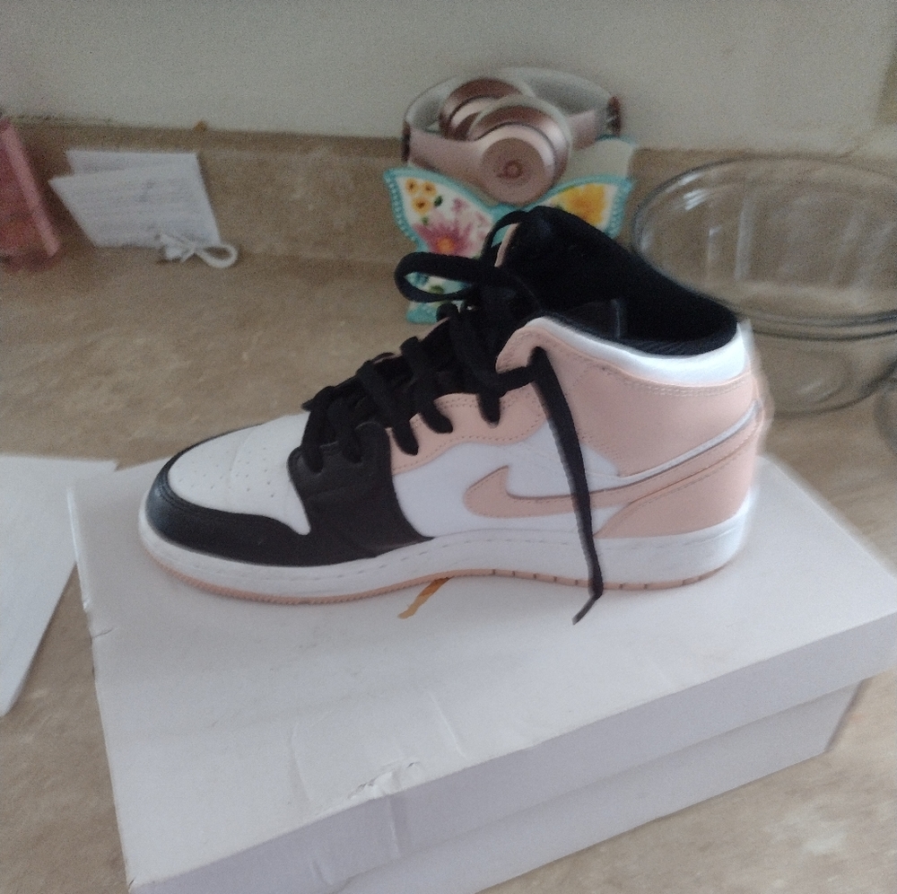 Jordans 6y